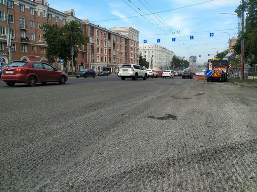 В мэрии Челябинска рассказали, как движется ремонт дорог в городе:  - Продолжается ремонт проспекта Ленина...