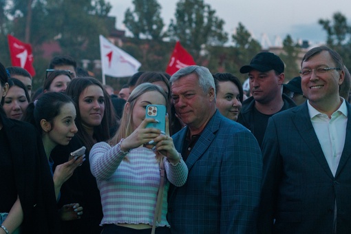 Вчера в парке «Левобережный» в Ростове прошел  День молодежи.  Наш читатель делится яркими фотоснимками с..