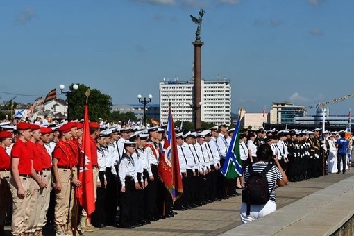 🇷🇺Кадры из Новороссийска, где в эти минуты проходит парад..