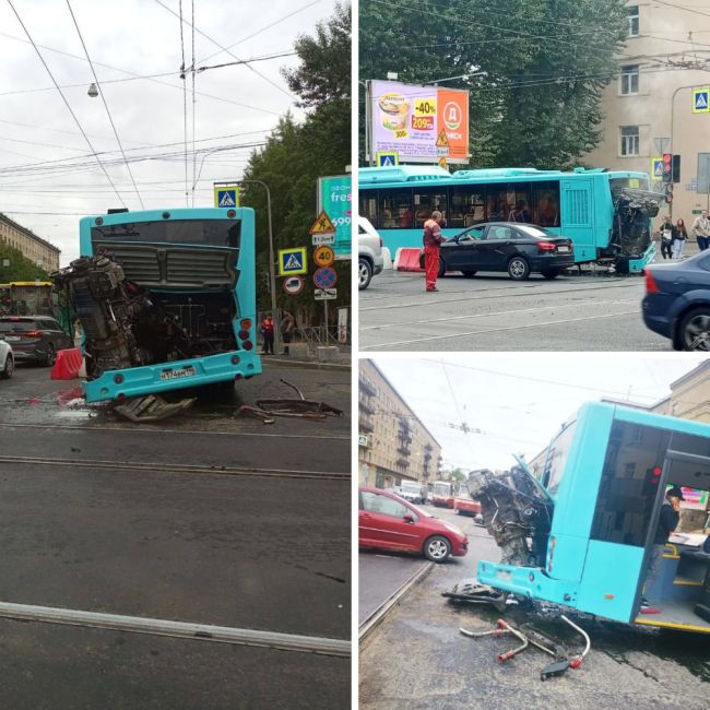 Три десятка лазурных автобусов снимут с маршрутов  С начала транспортной реформы в Петербурге дотла..