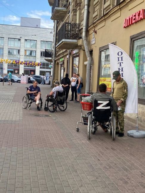 Помимо билбордов и плакатов с множеством нулей, в Петербурге можно увидеть и другой итог для тех, кто выбрал..