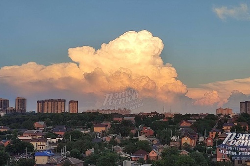 Золотистые облака сегодня над Ростовом..