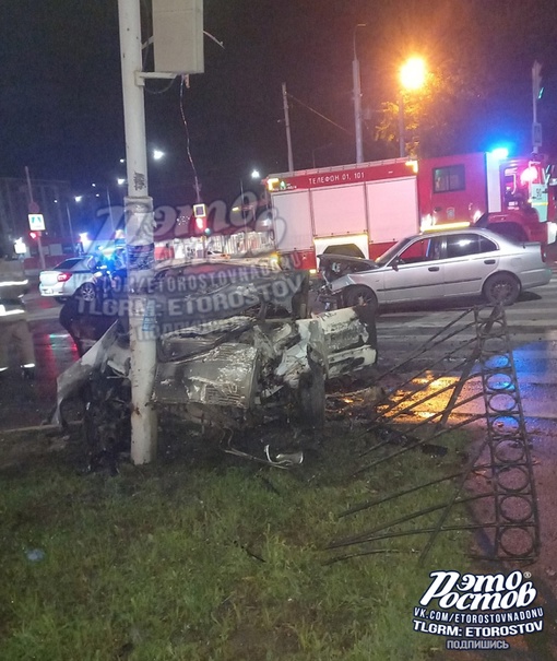 🚨🔥 Ночное ДТП в Таганроге: одна из легковушек сгорела полностью на пересечении Морозова и Тольятти. По..