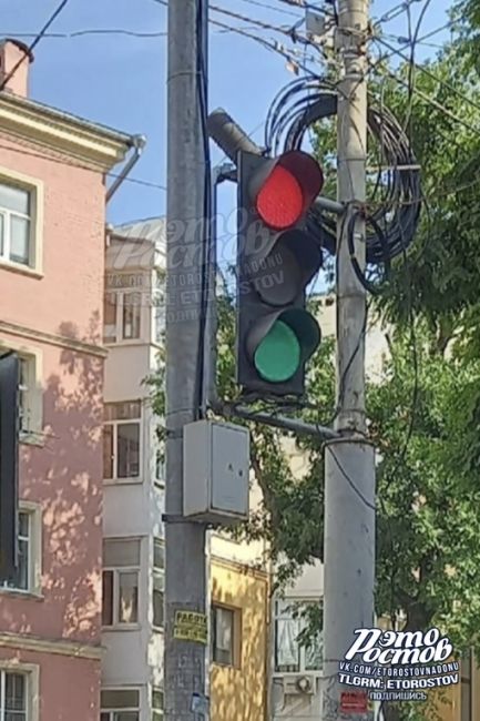 🚦Стой - едь. Светофор на выезде ул. Металлургическую от 1-й..