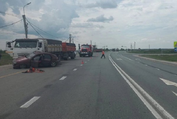 Вчера под Новосибирском произошло смертельное ДТП  По предварительным данным, при пересечении федеральной..