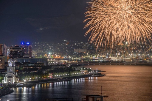 Праздничный фейерверк в честь Дня ВМФ, 30 июля 2023 г. Новороссийск
📸..