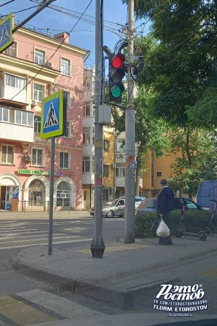 🚦Стой - едь. Светофор на выезде ул. Металлургическую от 1-й..