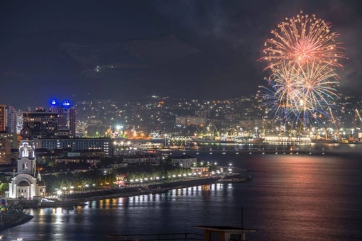 Праздничный фейерверк в честь Дня ВМФ, 30 июля 2023 г. Новороссийск
📸..