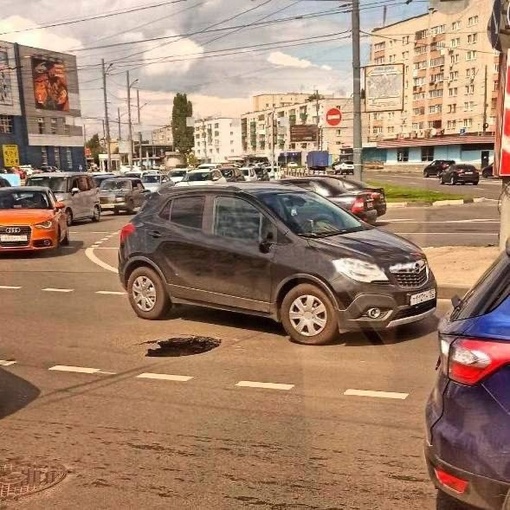 🗣️ Будьте осторожнее, проезжая по Сормовскому повороту — прямо на проезжей части появился..