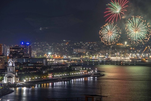 Праздничный фейерверк в честь Дня ВМФ, 30 июля 2023 г. Новороссийск
📸..