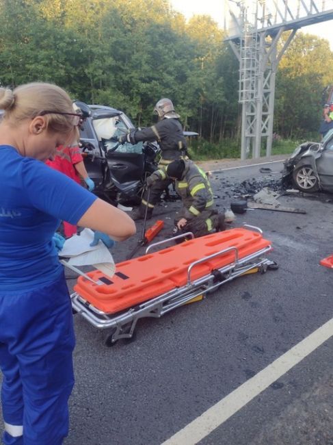 В "пьяном" ДТП в Ленобласти погибли двое мужчин. Ещё двоих человек госпитализировали. 
В Ленобласти между..