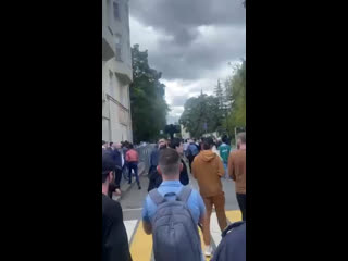 – Такбир! Аллаху акбар!  Прямо сейчас в Москве проходит митинг радикальных исламистов. Полиция никак не..