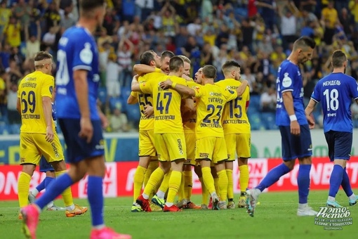 ⚽ ФК "Ростов" обыграл воронежский "Факел" со счётом 2:1 в первом матче сезона. При этом был забит 1000 гол в..