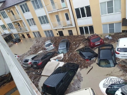 ⛈️💦Жесть в Туапсинском районе. Пропали без вести 4 человека. Из-за сильных ливней введен режим ЧС.  Вода с..