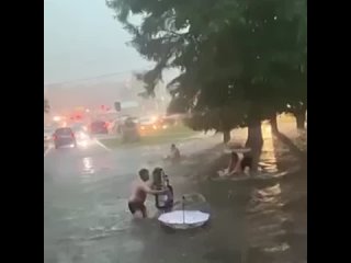 ❗🌩 Мощный циклон ожидается в Москве в ближайшее время. Жуткий ураган обрушился на Подмосковье.  В Коломне..