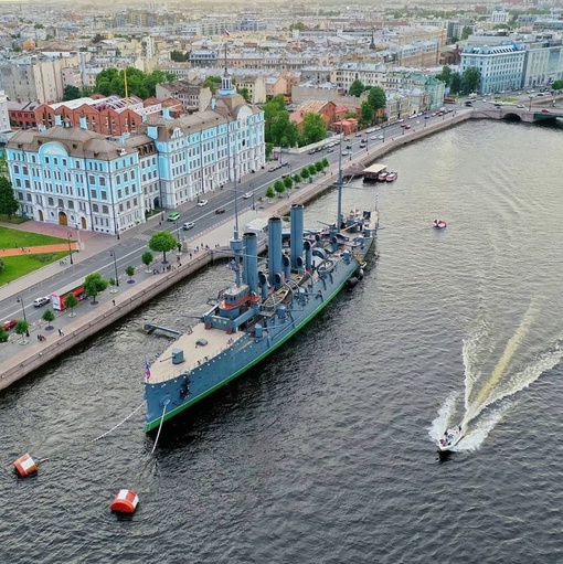 Доброе утро, Питер💚  А за окном уже..