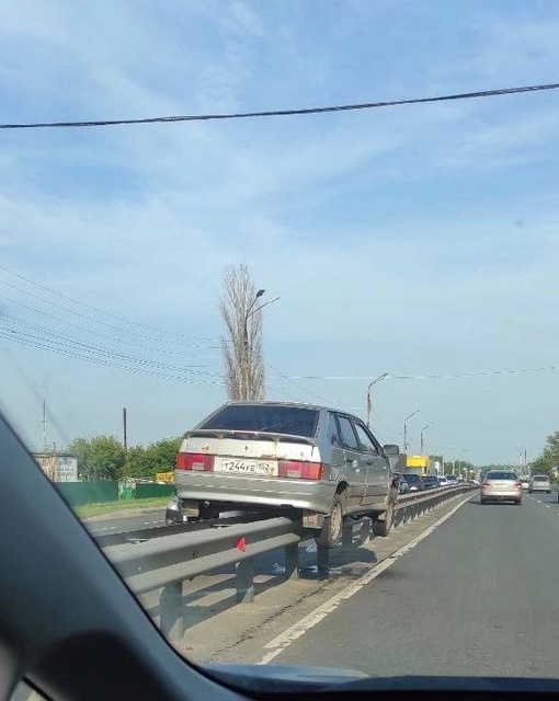 🗣️ дорожные новости  На Ларина заметили «летающее»..