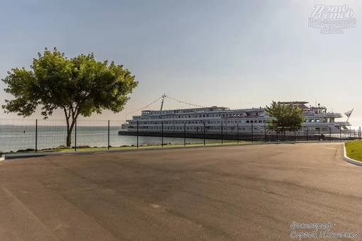 🛳 В Таганроге к новому плавучему причалу на морском вокзале прибыл первый круизный теплоход «Константин..