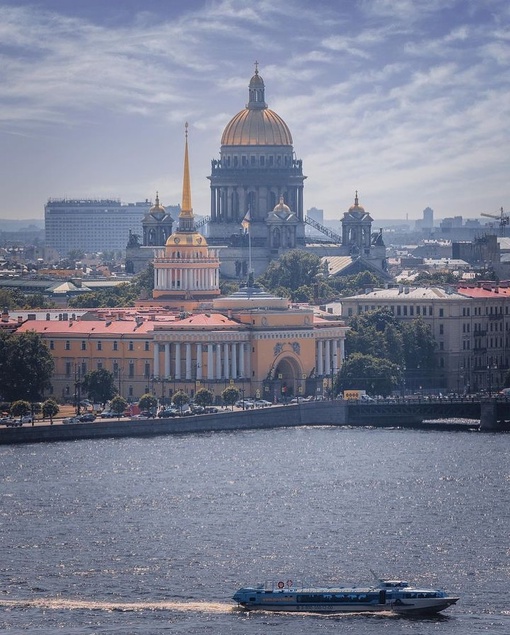 Вид на здание Адмиралтейства и Исаакиевский..