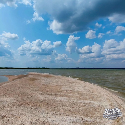 Беглицкая коса — Таганрогские Мальдивы 🌊 
Намывная песчано-ракушечниковая коса, расположена на северном..