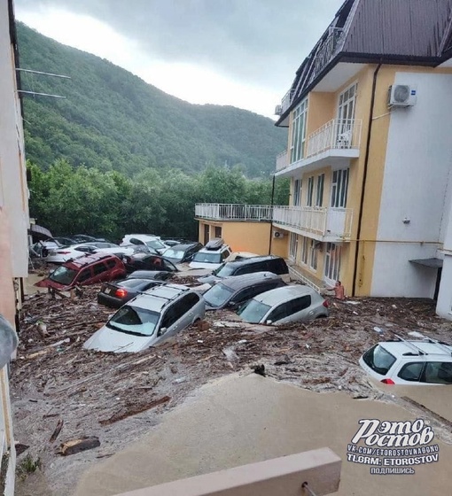 ⛈️💦Жесть в Туапсинском районе. Пропали без вести 4 человека. Из-за сильных ливней введен режим ЧС.  Вода с..