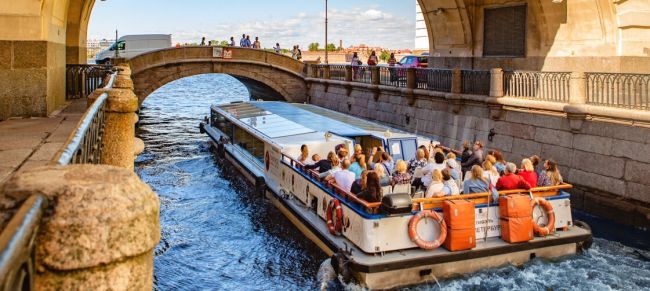 Внимание, в Санкт-Петербурге наконец запустили прогулку на теплоходе по рекам и каналам со скидкой всего от..