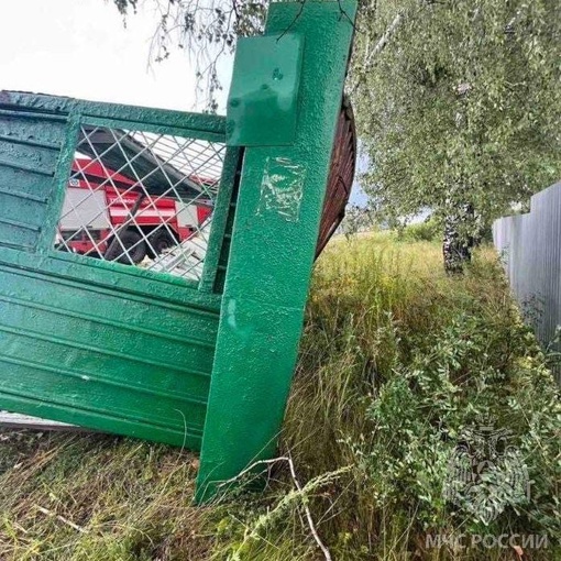 В Кстовском районе в дождь снесло остановку на которой находились люди.  Пострадало три человека, все были..