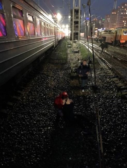 В Ольгино женщина попала под электричку «Электросталь-Москва»  Жива, но восстанавливаться будет очень..