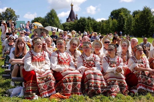 Выходные в Сартаково выдались музыкальные — там вчера в 18 раз прошёл фестиваль «Хрустальный ключ»
..