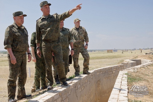 ⚡⚡Сергей Шойгу вернулся в ЮВО. Пресс-служба военного округа опубликовала фотографии, на которых министр..