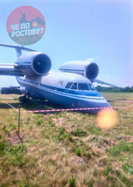 В Ростове потерпел аварию военный самолет.  ЧП случилось на днях во время посадки самолета Ан-72 ВМФ России на..