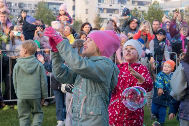 Посмотрите, как ярко прошел день района в Солнечном, организованный Группой «Эталон». В этом году праздник..