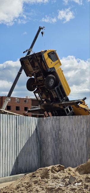 На окраине Самары 30 августа рухнул строительный кран  Кадры с места происшествия  В среду, 30 августа, в..