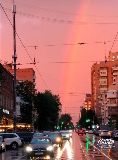 Закат, словно с другой планеты, сегодня..