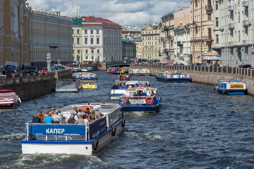 Отправиться в увлекательное путешествие по рекам и каналам Петербурга можно всего за 300 рублей  Маршрут..