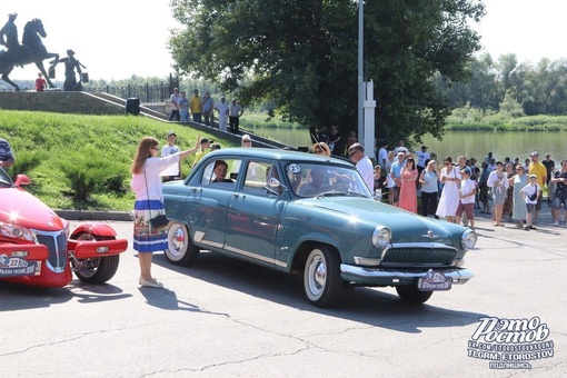 🚘 В станице Вёшенской вчера собралось много железных красавцев  У скульптуры «Дон Батюшка» был дан старт..