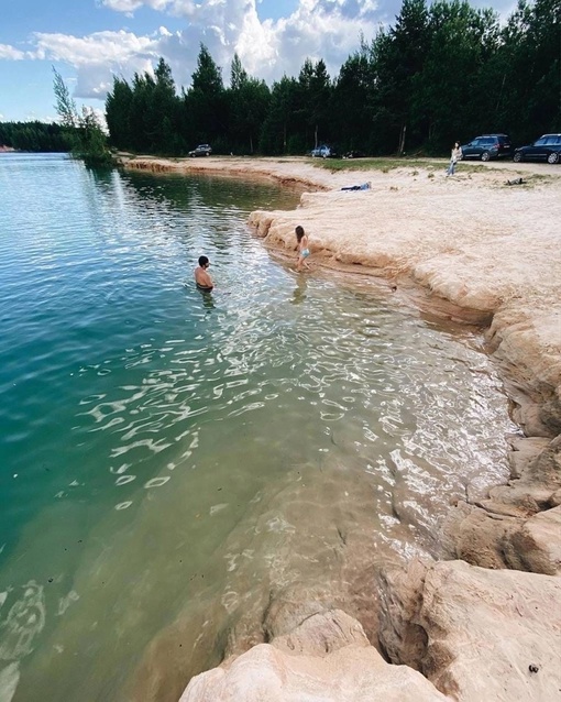 Говорят, что это лучшее место для купания.
Плавный заход, голубая вода, песок.
Координаты тут [club202279921|Piter map |..