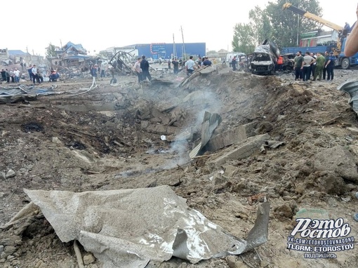 😧 Последствия страшного взрыва в Махачкале. На месте образовалась яма. Разбор завалов..