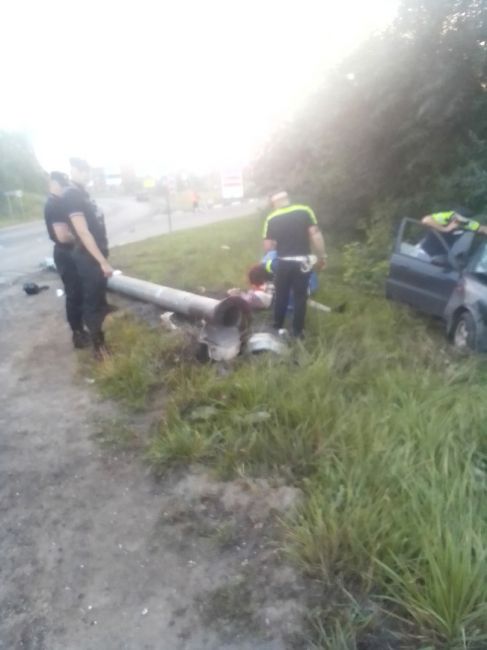 В Дмитрове пьяный водитель уходил от погони и снес столб. Жив, но его догнали и..