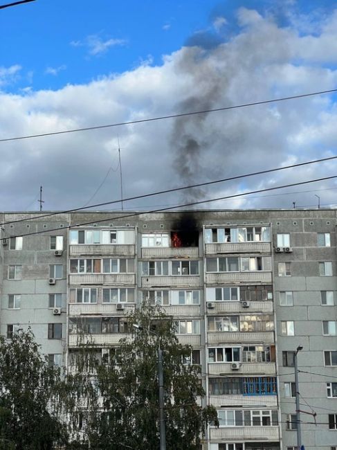 В Казани сегодня горели квартиры сразу в трех домах в Приволжском и Советском районах.  Первый пожар..