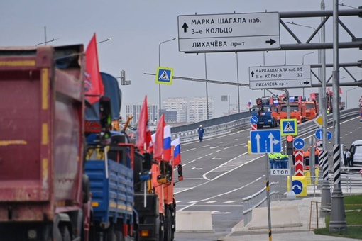 Через затое Новинки на ЗИЛе открыли автомобильный мост.  Длина моста 416 метпов, его строили больше 2-х лет...