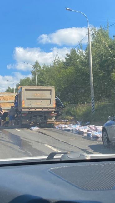 Около Сартаково столкнулись два грузовика следующих в попутном направлении
..