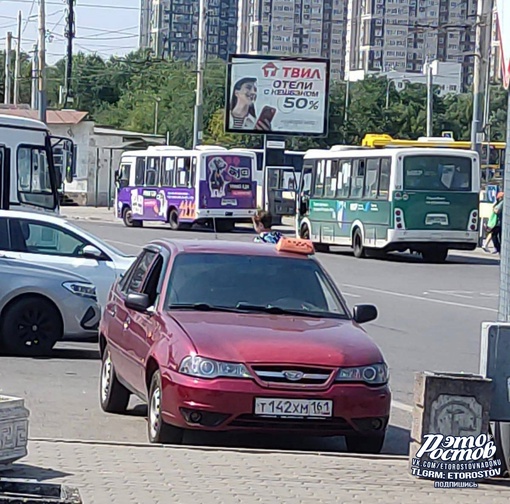 🚖 Подписчик паблика "Это Ростов!" требует разогнать банды нелегальных таксистов на Привокзальной..