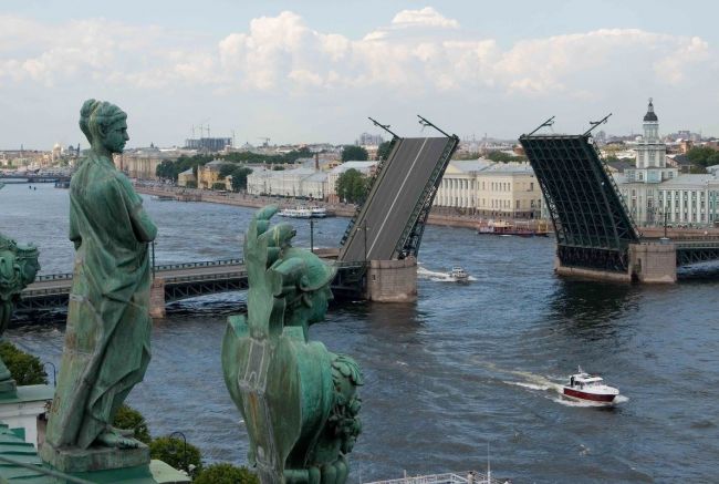 А вы знали, что мы сейчас живём на дне? Но не в том смысле, о котором сразу подумалось, а если вспомнить, что..