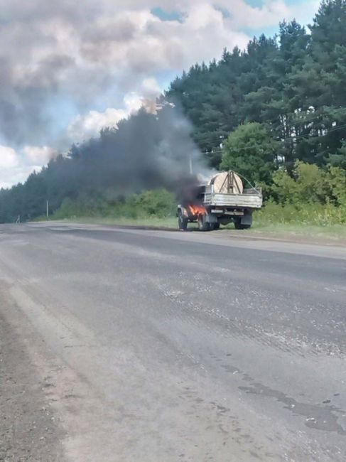 Такой жары не выдерживают даже железные кони.  На трассе Работки — Порецкое в Княгининском районе сегодня,..