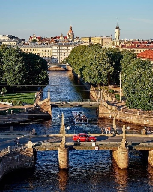 🥵Сильная жара идет на Петербург  В понедельник, 7 августа, воздух в городе прогреется до 31–33 градусов, а в..