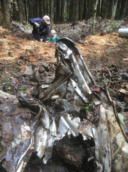 В болоте в районе Синявинских высот в Ленинградской области поисковики обнаружили истребитель ЛаГГ-3 времен..