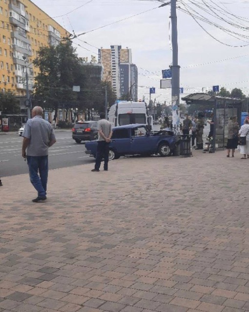 В центре Сормовского района легковушка влетела в столб
..