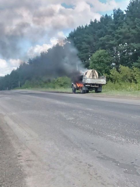 🗣️ Такой жары не выдерживают даже железные кони.  На траассе Работки — Порецкое в Княгининском районе..