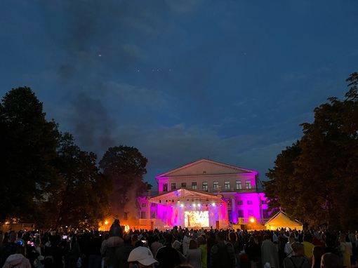 Фестиваль романтики и исполнения желаний DreamFest открылся в Юсуповском саду. 
Еще сегодня и завтра можно..